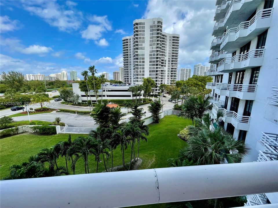 For Rent: $2,900 (2 beds, 2 baths, 990 Square Feet)
