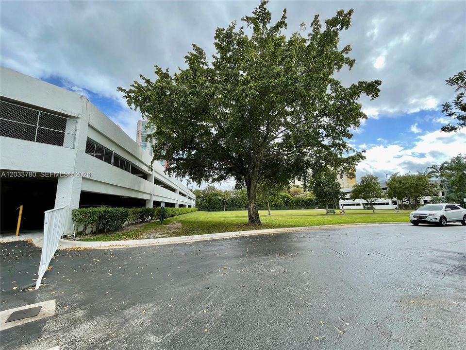 For Rent: $2,900 (2 beds, 2 baths, 990 Square Feet)
