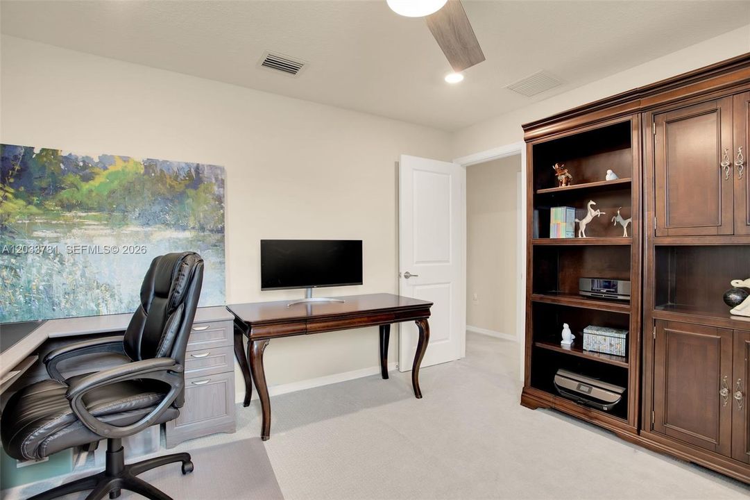 For Sale: $854,000 (5 beds, 3 baths, 2860 Square Feet)