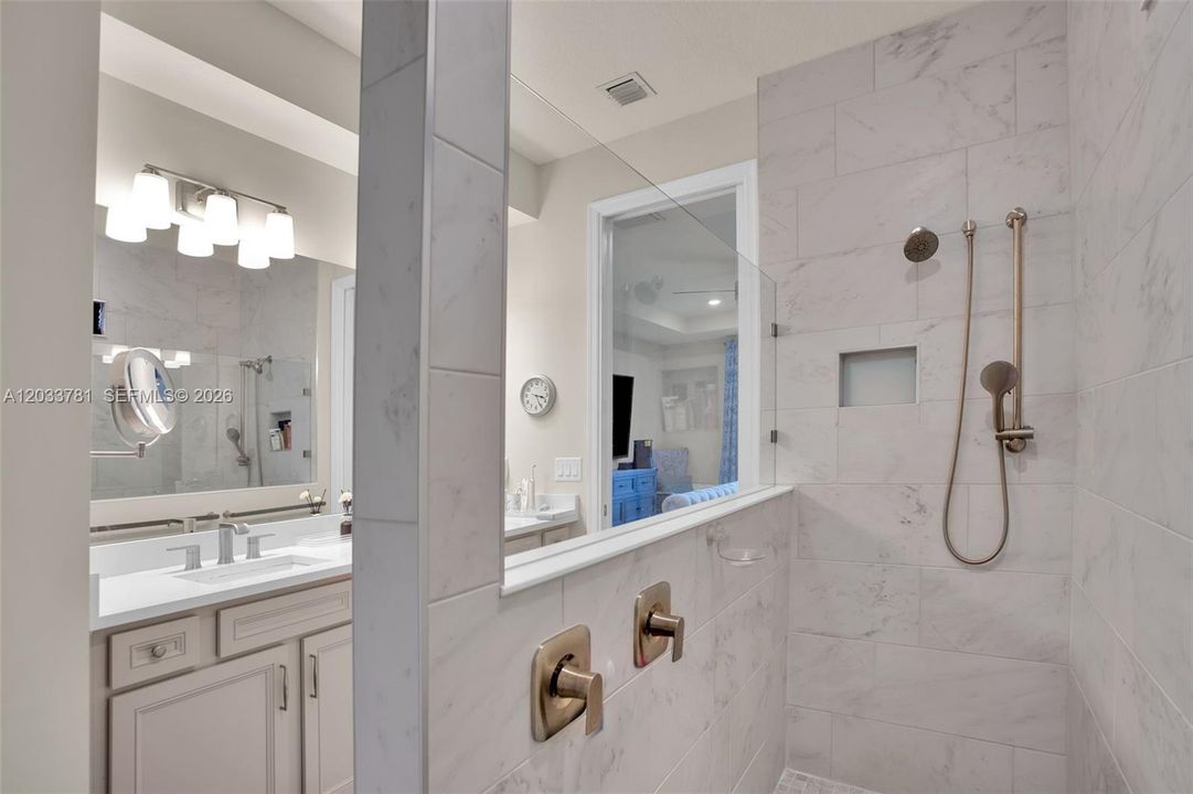 For Sale: $854,000 (5 beds, 3 baths, 2860 Square Feet)
