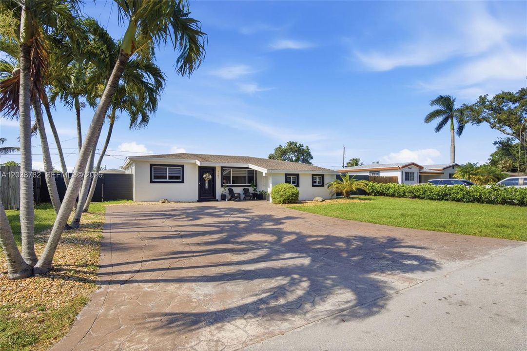 For Sale: $665,000 (4 beds, 2 baths, 1341 Square Feet)