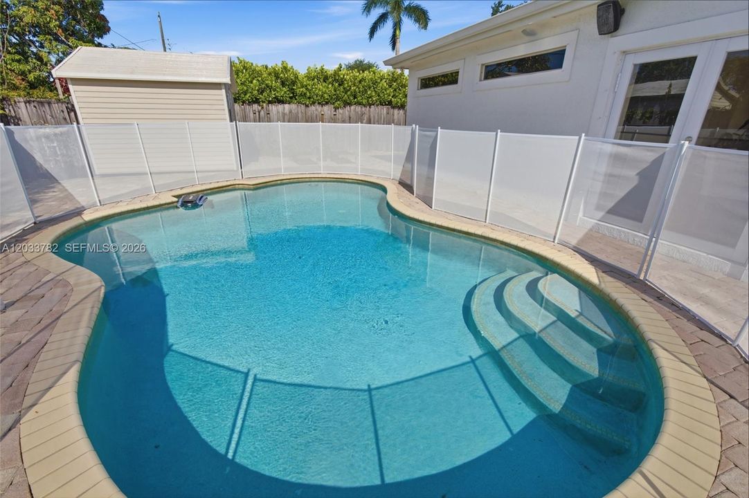 For Sale: $665,000 (4 beds, 2 baths, 1341 Square Feet)