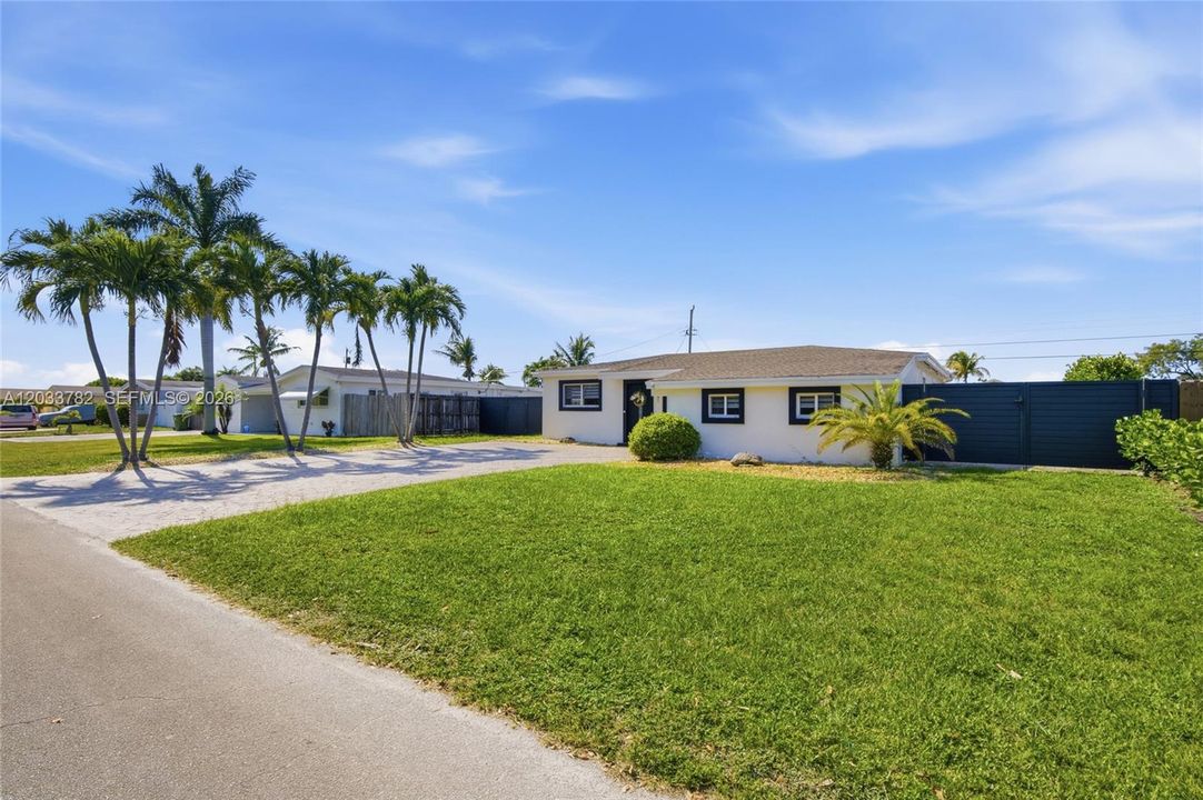 For Sale: $665,000 (4 beds, 2 baths, 1341 Square Feet)