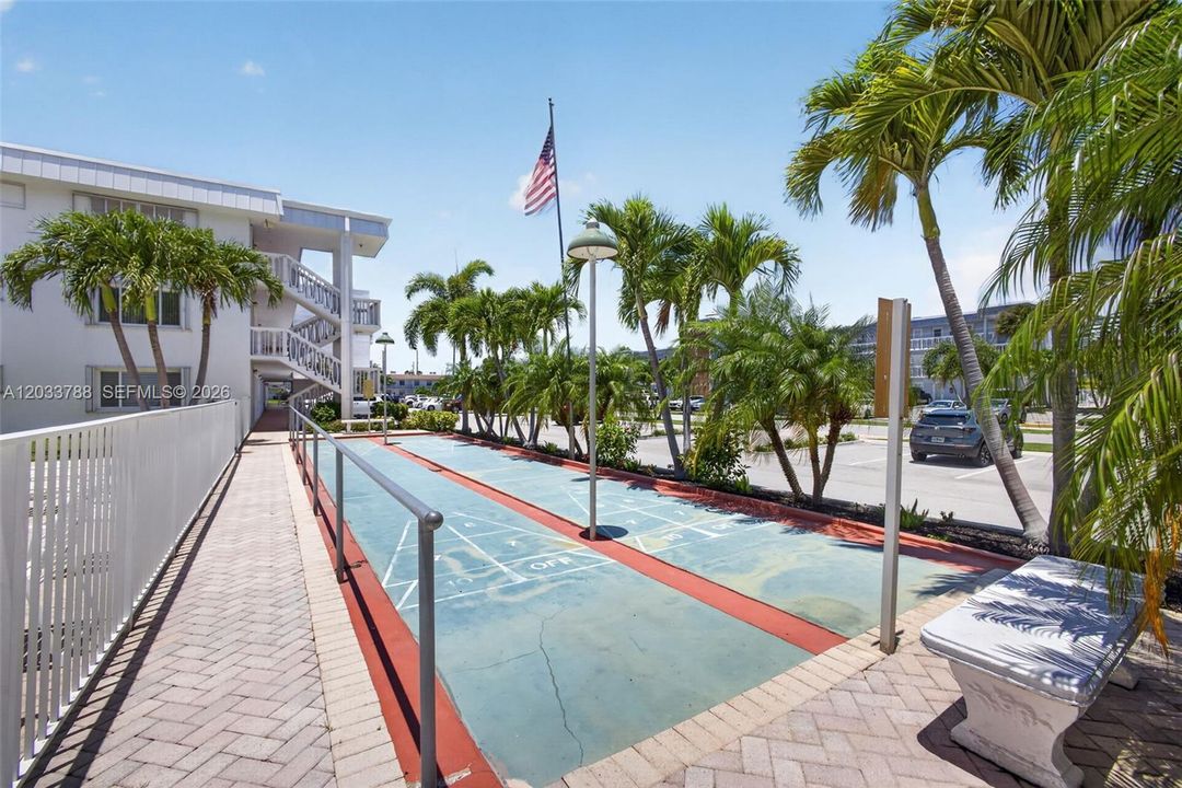 For Sale: $180,000 (1 beds, 1 baths, 640 Square Feet)