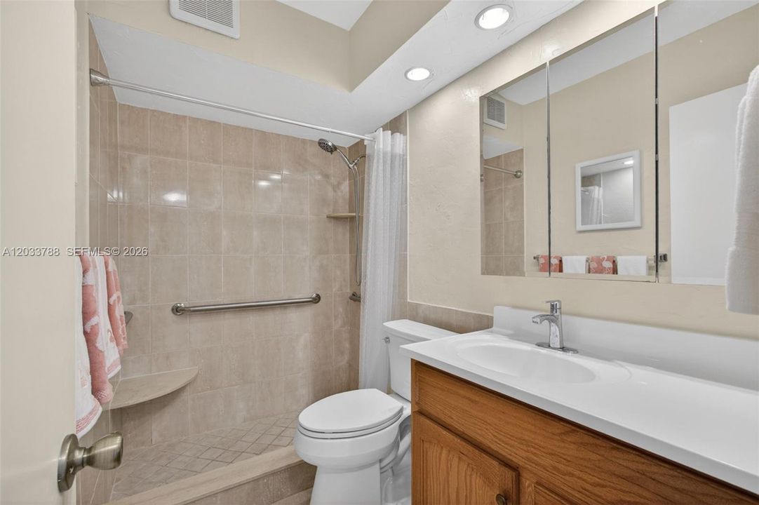 For Sale: $180,000 (1 beds, 1 baths, 640 Square Feet)