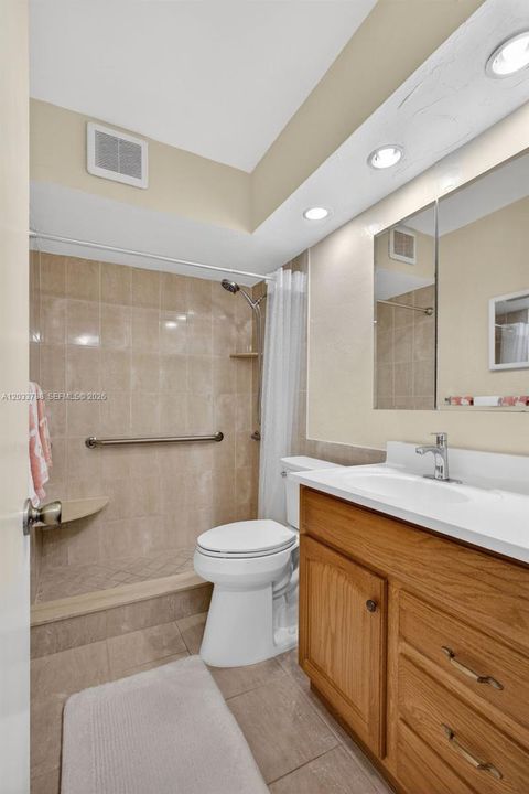 For Sale: $180,000 (1 beds, 1 baths, 640 Square Feet)