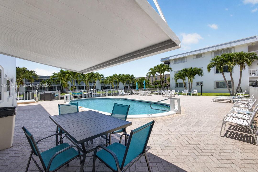 For Sale: $180,000 (1 beds, 1 baths, 640 Square Feet)