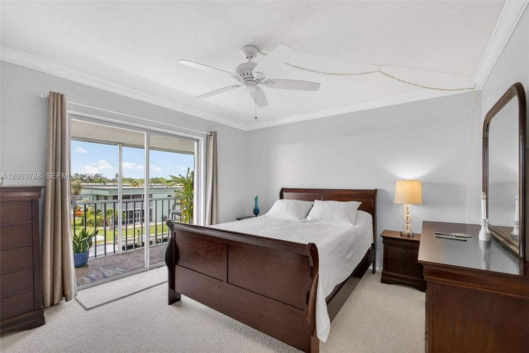 For Sale: $180,000 (1 beds, 1 baths, 640 Square Feet)