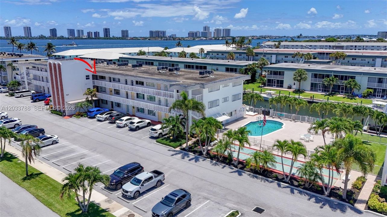 For Sale: $180,000 (1 beds, 1 baths, 640 Square Feet)