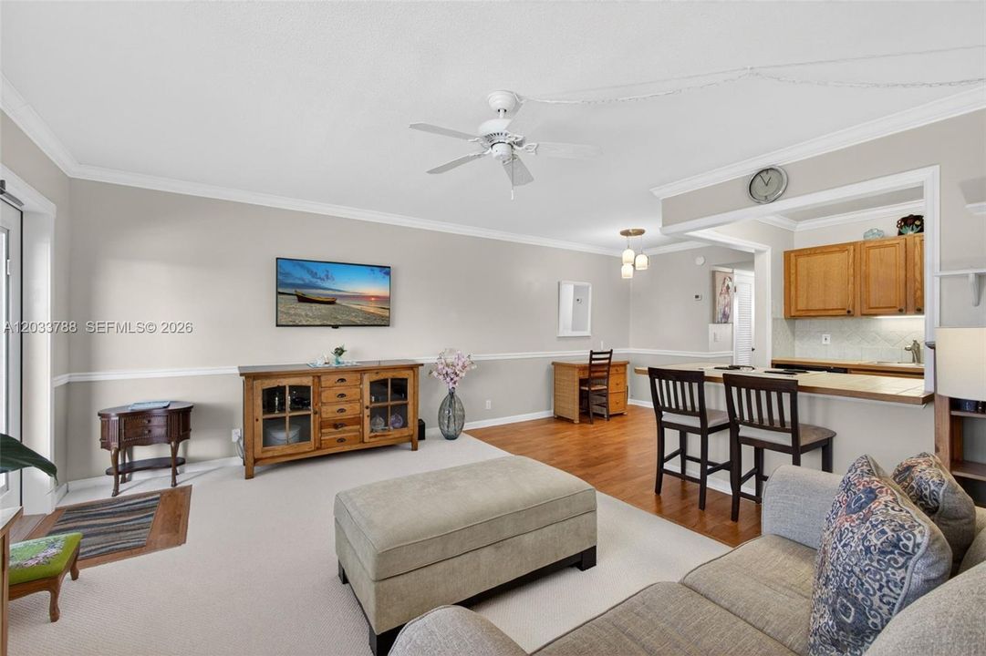 For Sale: $180,000 (1 beds, 1 baths, 640 Square Feet)