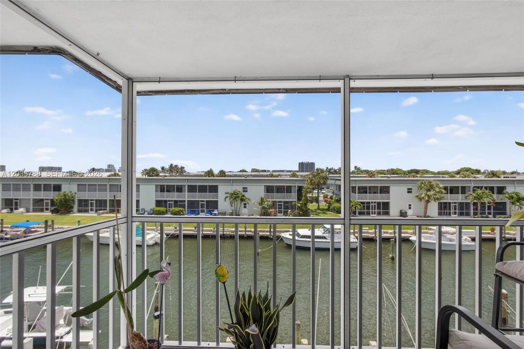 For Sale: $180,000 (1 beds, 1 baths, 640 Square Feet)