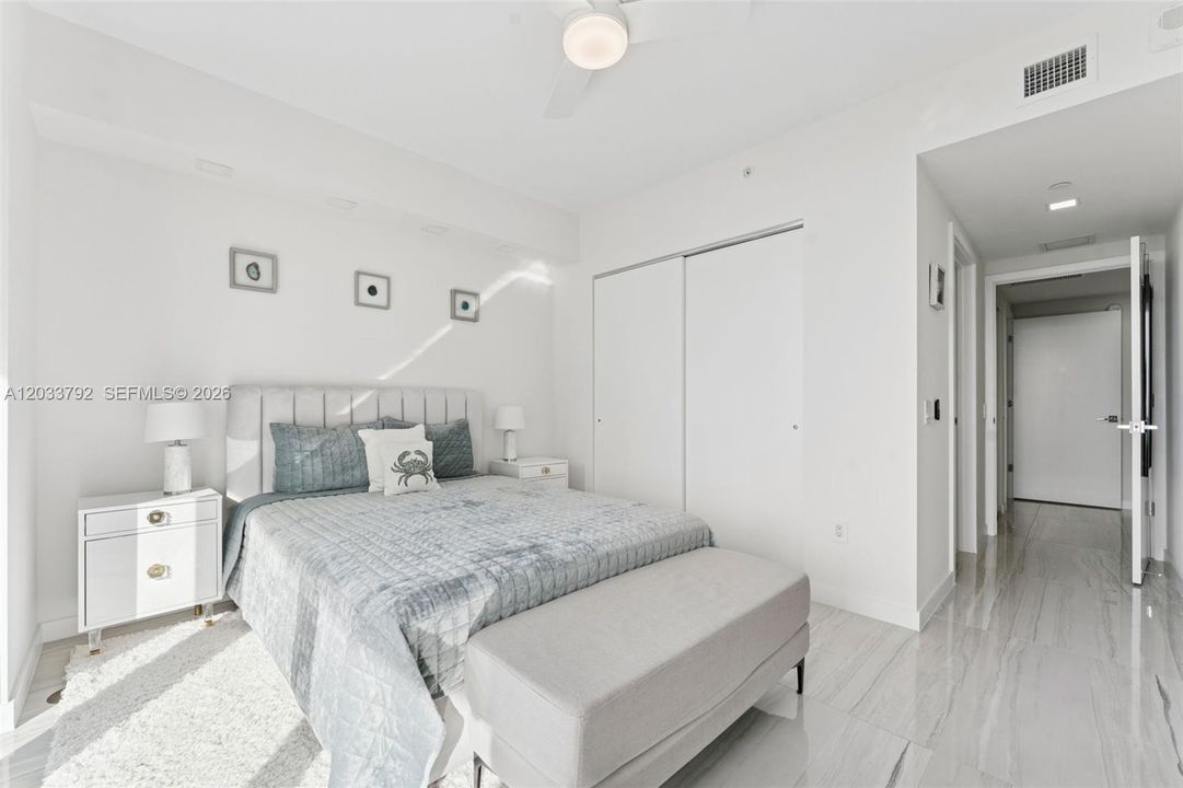 Activo con contrato: $9,000 (3 camas, 3 baños, 1526 Pies cuadrados)