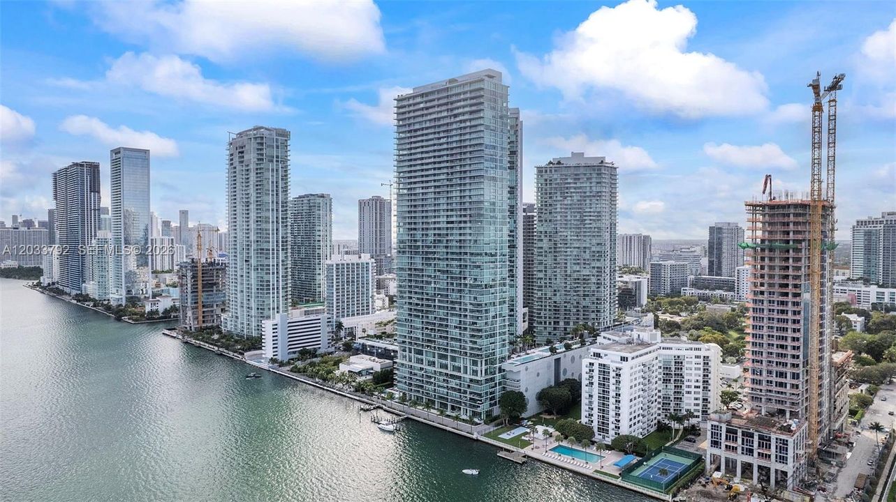 One Paraiso - Edgewater