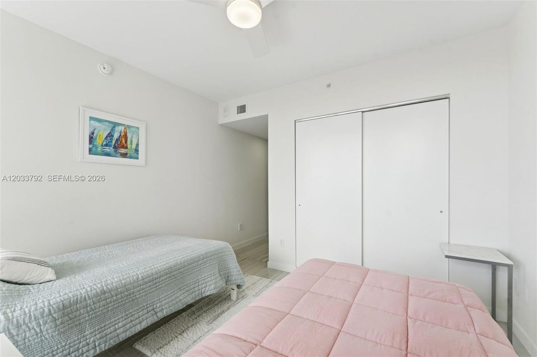 Activo con contrato: $9,000 (3 camas, 3 baños, 1526 Pies cuadrados)