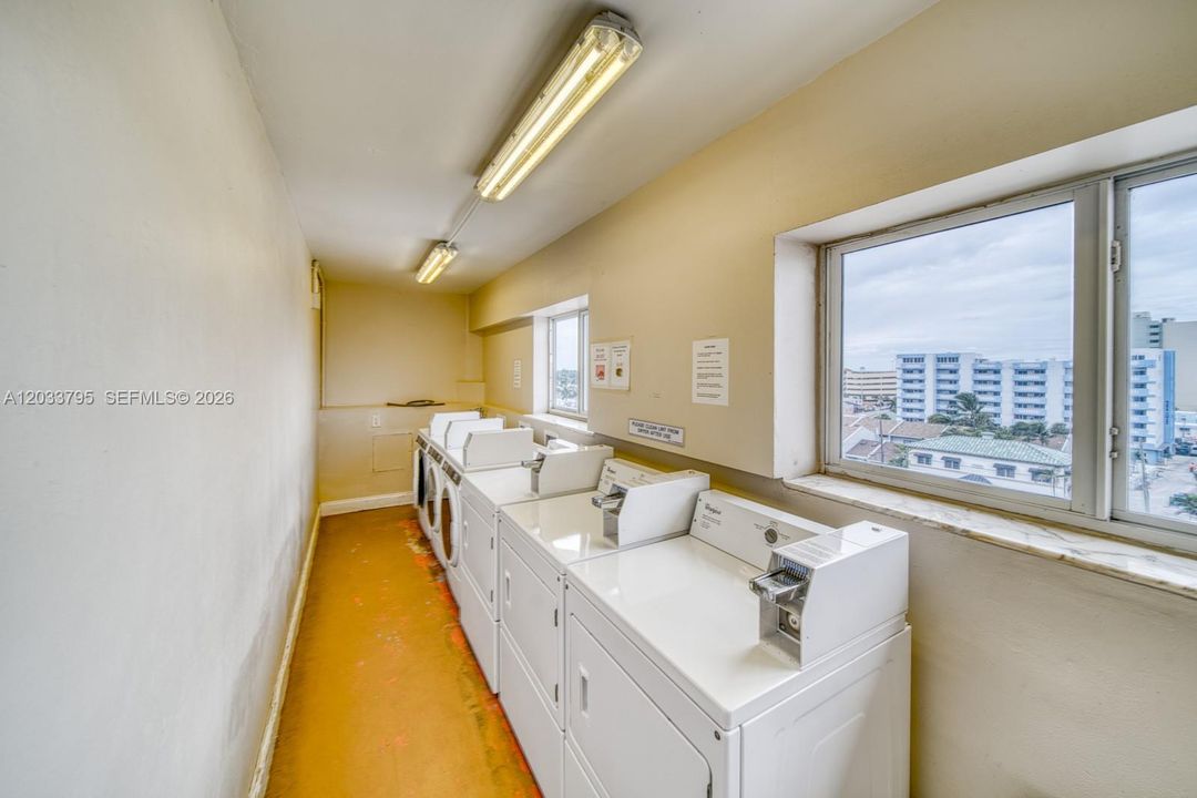 For Sale: $385,000 (1 beds, 1 baths, 660 Square Feet)