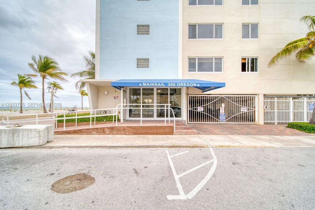 For Sale: $385,000 (1 beds, 1 baths, 660 Square Feet)