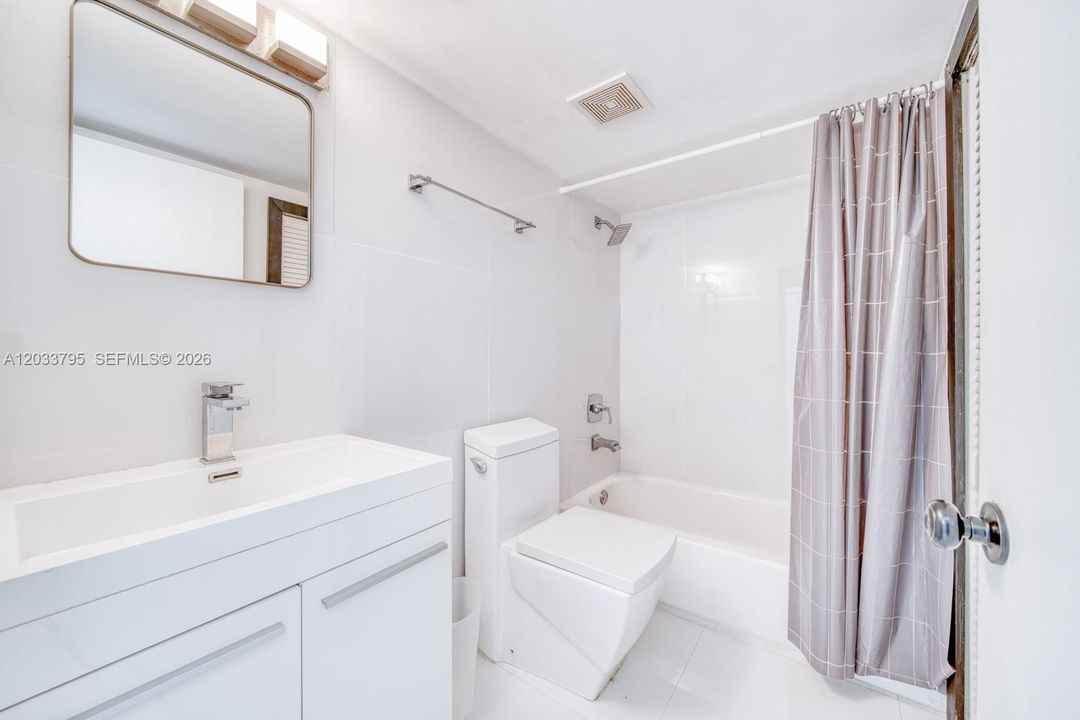For Sale: $385,000 (1 beds, 1 baths, 660 Square Feet)