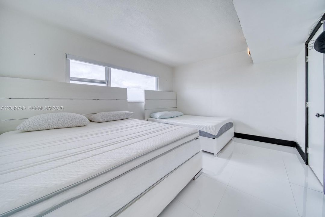 For Sale: $385,000 (1 beds, 1 baths, 660 Square Feet)