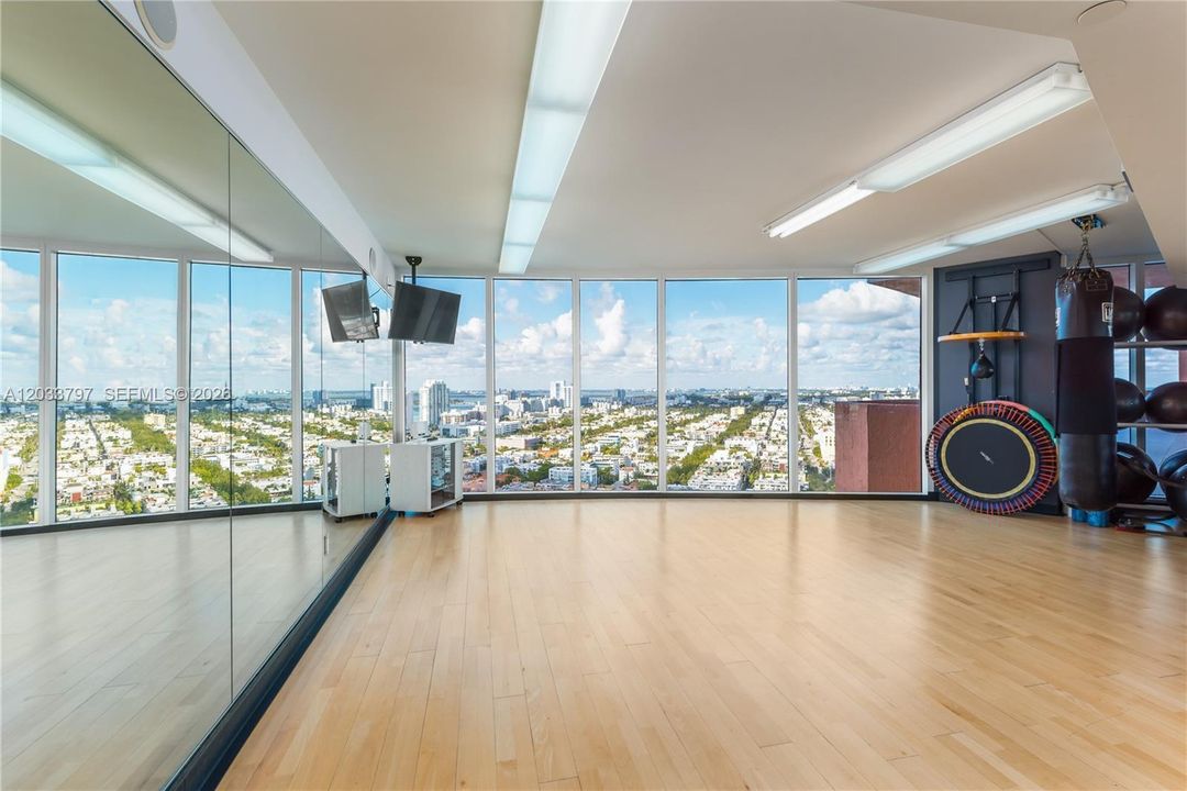 For Rent: $13,500 (3 beds, 2 baths, 2340 Square Feet)