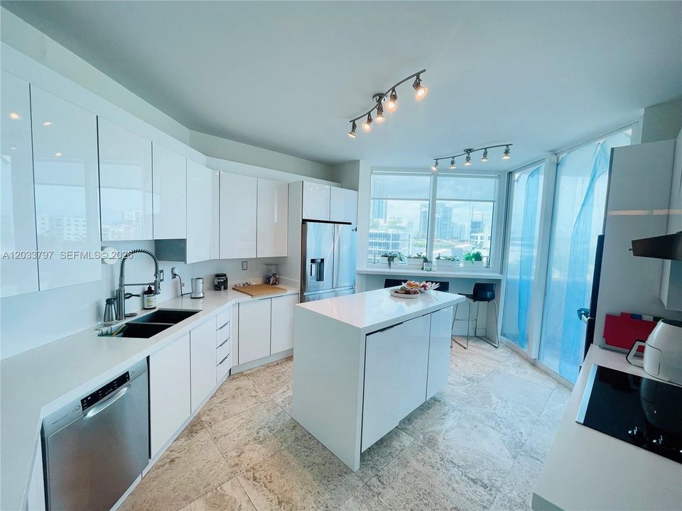 For Rent: $13,500 (3 beds, 2 baths, 2340 Square Feet)