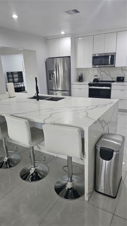 На продажу: $899,000 (3 спален, 2 ванн, 2151 Квадратных фут)