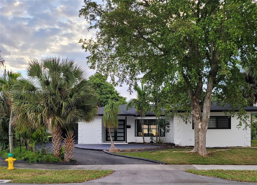 For Sale: $899,000 (3 beds, 2 baths, 2151 Square Feet)