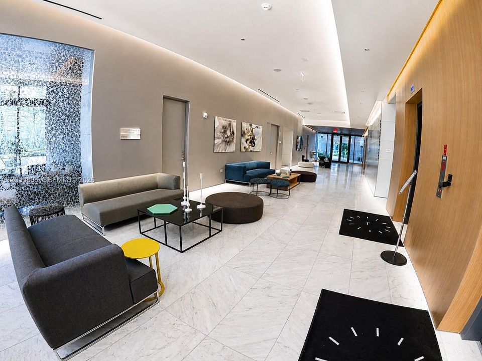 For Sale: $759,000 (1 beds, 1 baths, 887 Square Feet)