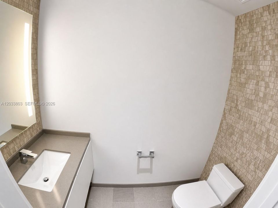 For Sale: $759,000 (1 beds, 1 baths, 887 Square Feet)