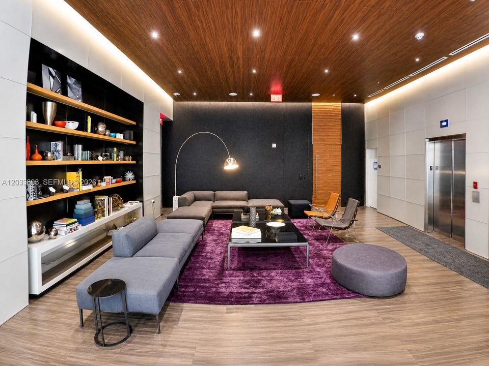 For Sale: $759,000 (1 beds, 1 baths, 887 Square Feet)