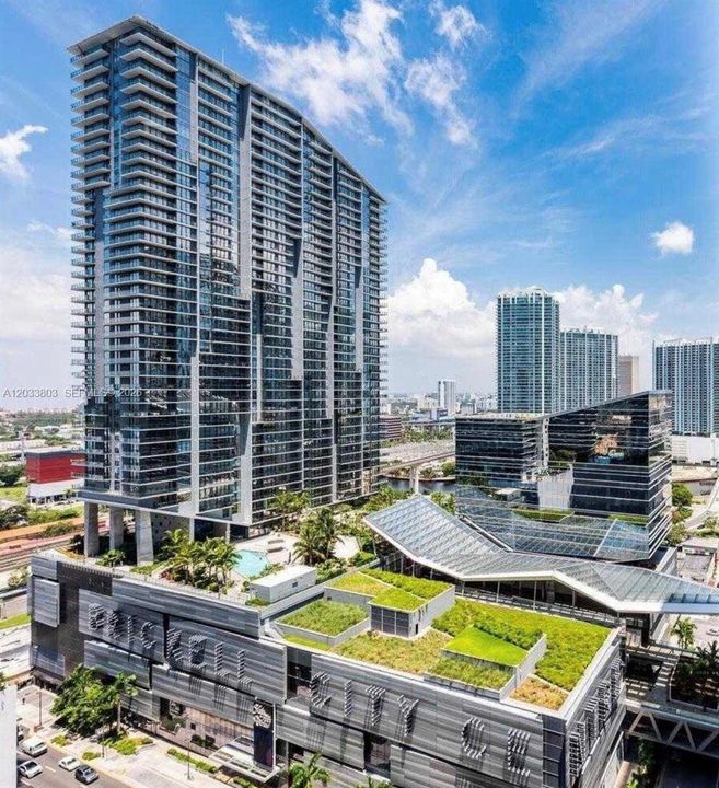 For Sale: $759,000 (1 beds, 1 baths, 887 Square Feet)