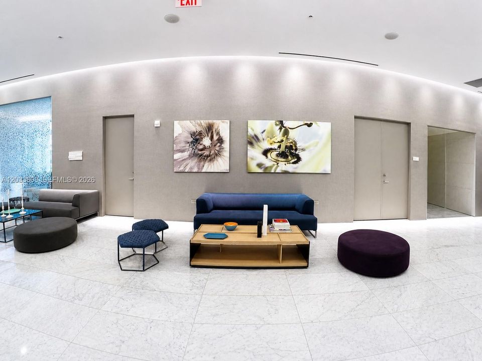 For Sale: $759,000 (1 beds, 1 baths, 887 Square Feet)