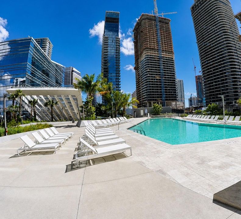 For Sale: $759,000 (1 beds, 1 baths, 887 Square Feet)