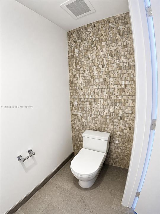 For Sale: $759,000 (1 beds, 1 baths, 887 Square Feet)