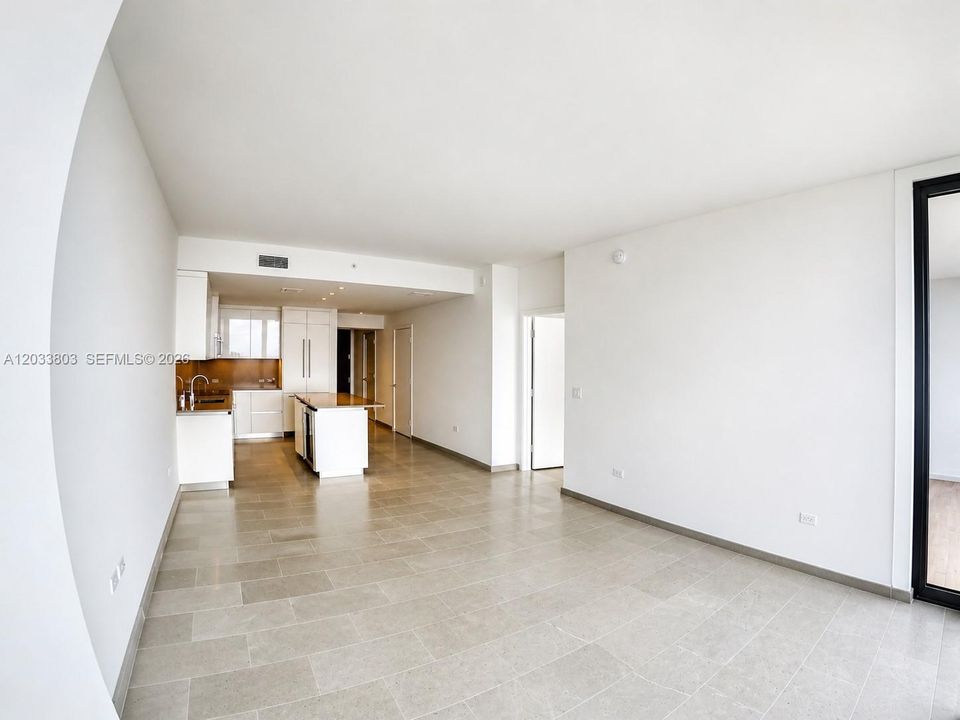 For Sale: $759,000 (1 beds, 1 baths, 887 Square Feet)