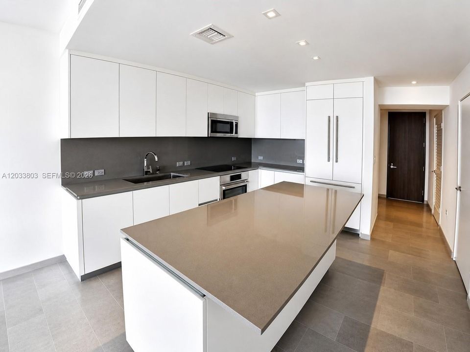 For Sale: $759,000 (1 beds, 1 baths, 887 Square Feet)