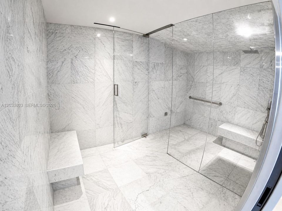 For Sale: $759,000 (1 beds, 1 baths, 887 Square Feet)