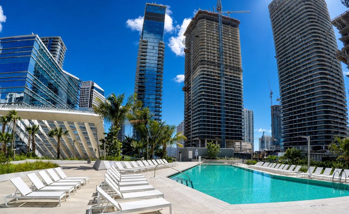 For Sale: $759,000 (1 beds, 1 baths, 887 Square Feet)