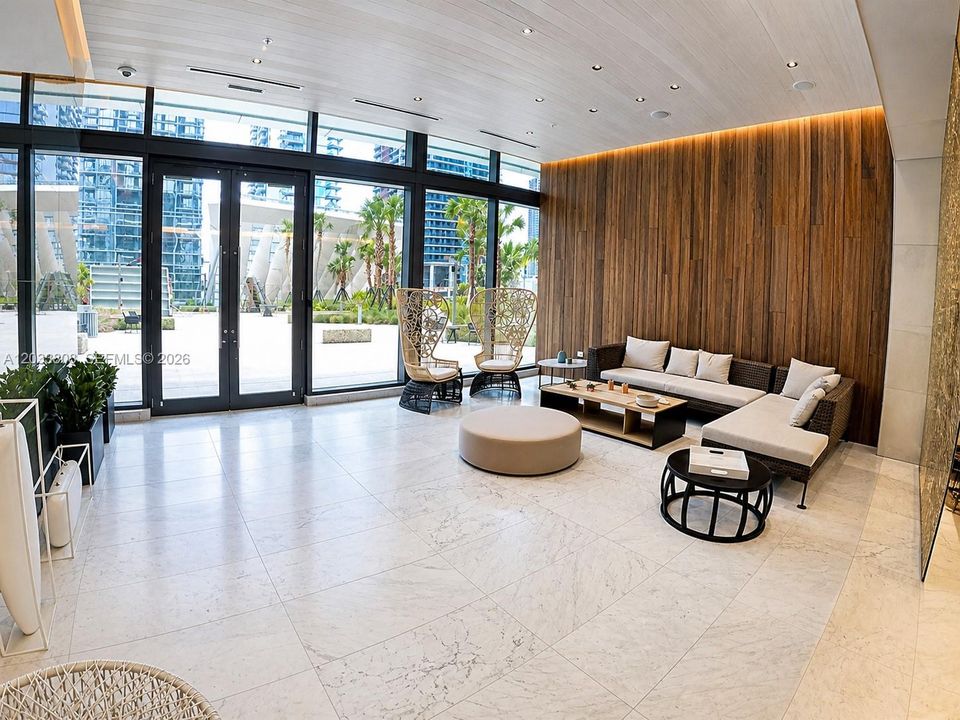 For Sale: $759,000 (1 beds, 1 baths, 887 Square Feet)