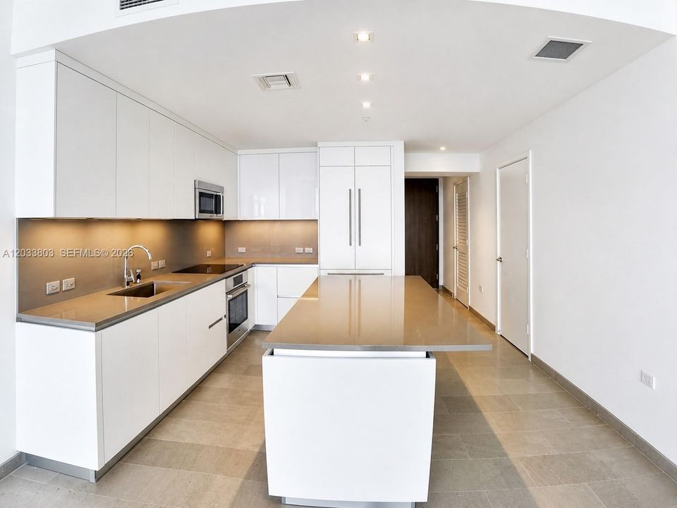 For Sale: $759,000 (1 beds, 1 baths, 887 Square Feet)
