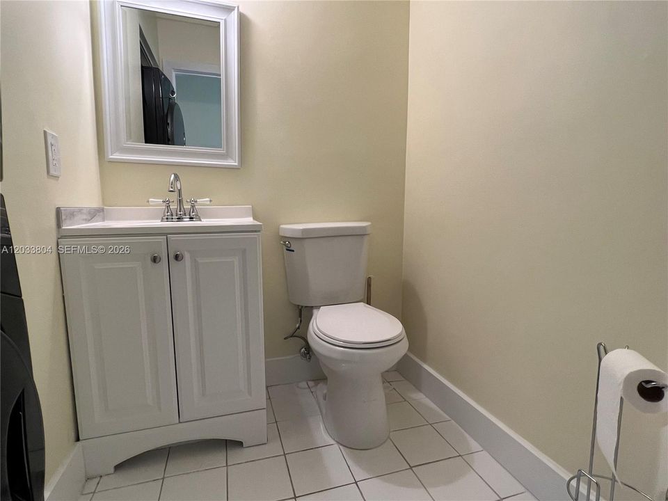 1/2 bath downstairs