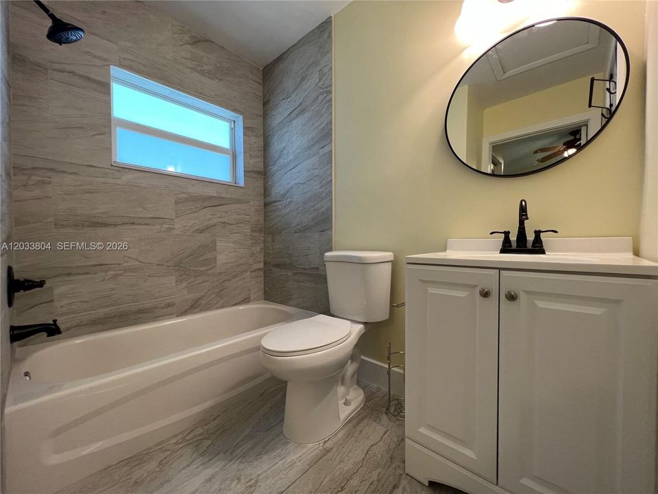 Full bath uptstairs