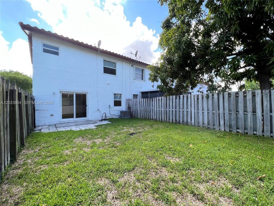For Rent: $2,500 (2 beds, 1 baths, 1068 Square Feet)