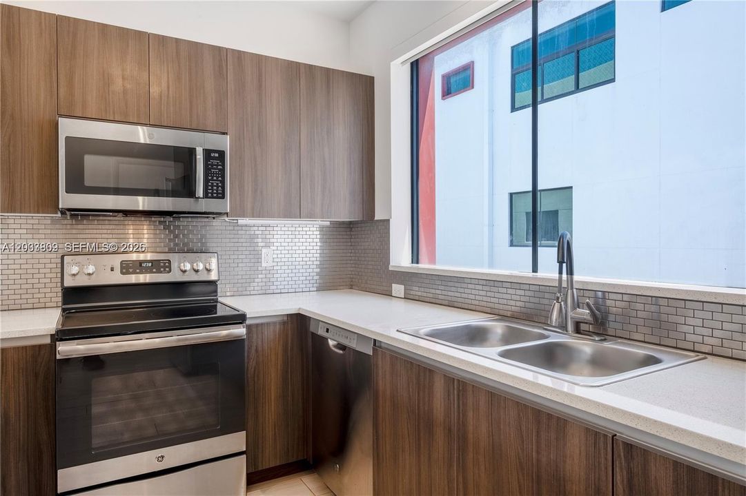 For Sale: $767,000 (3 beds, 3 baths, 1624 Square Feet)
