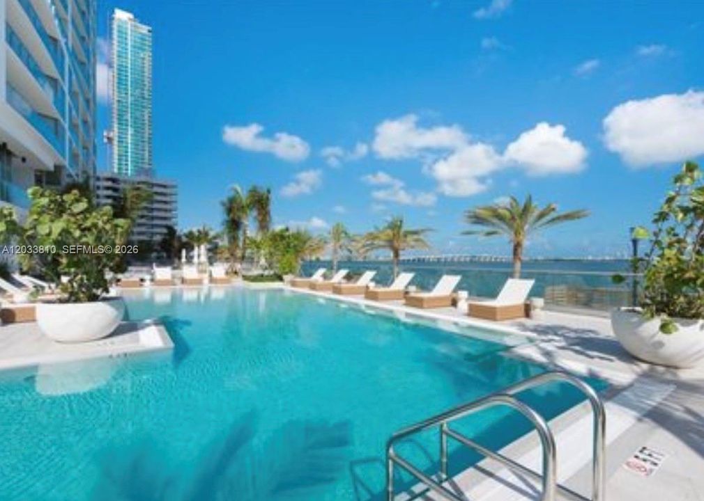 For Rent: $3,800 (1 beds, 2 baths, 790 Square Feet)