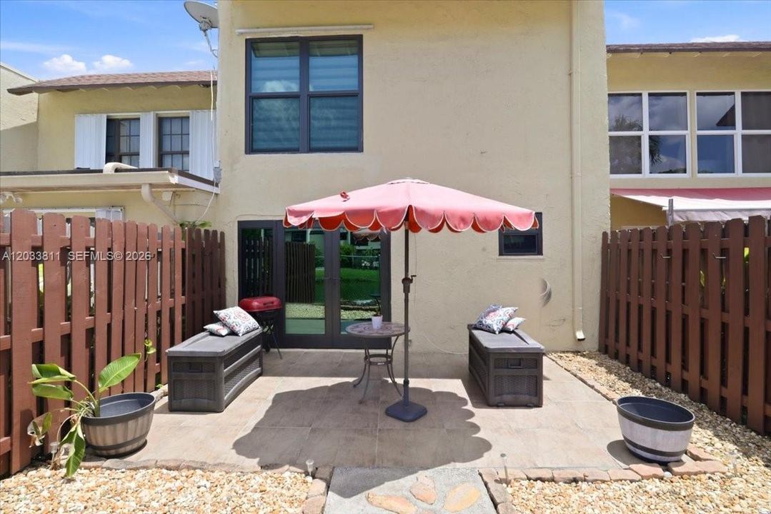 For Rent: $2,800 (2 beds, 2 baths, 1205 Square Feet)