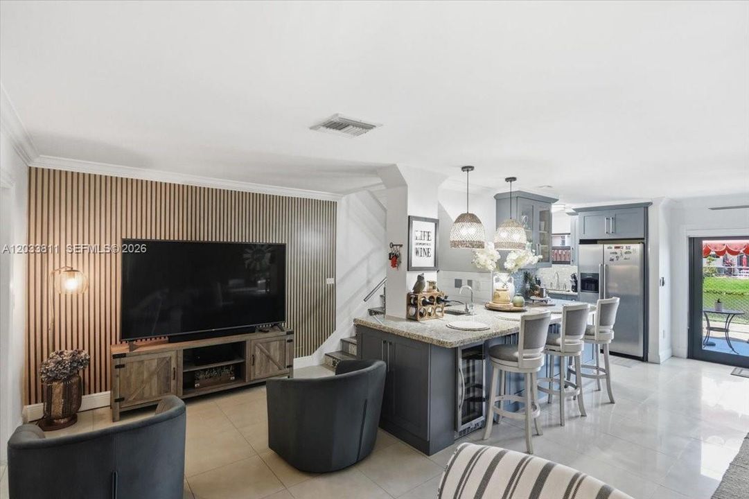 For Rent: $2,800 (2 beds, 2 baths, 1205 Square Feet)