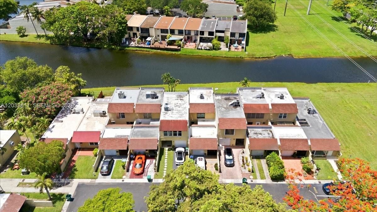 For Rent: $2,800 (2 beds, 2 baths, 1205 Square Feet)