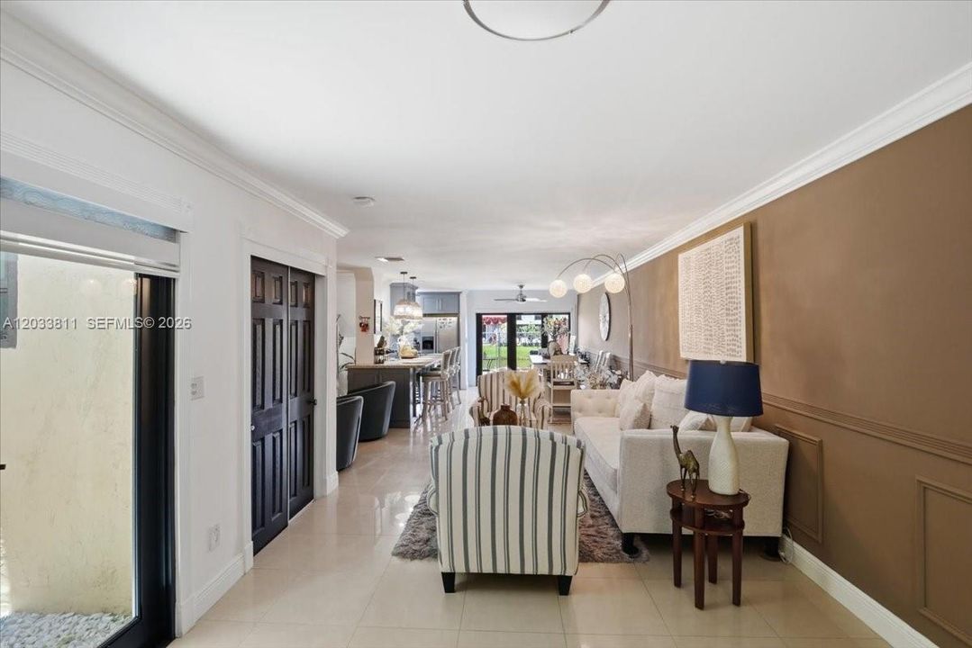 For Rent: $2,800 (2 beds, 2 baths, 1205 Square Feet)
