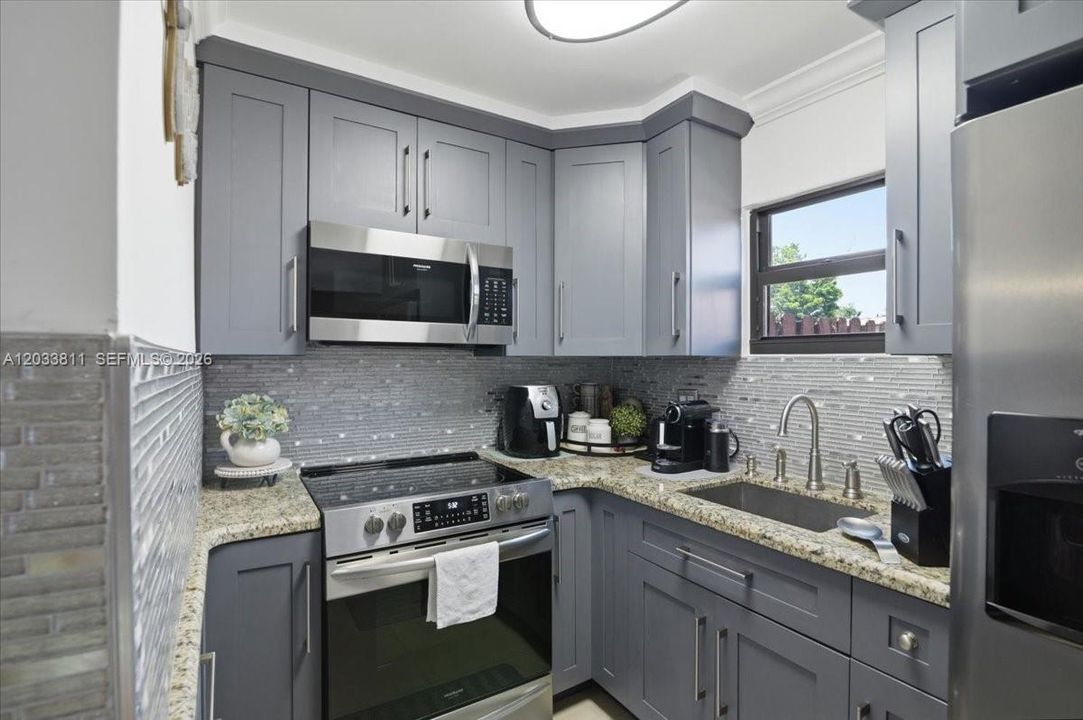 For Rent: $2,800 (2 beds, 2 baths, 1205 Square Feet)