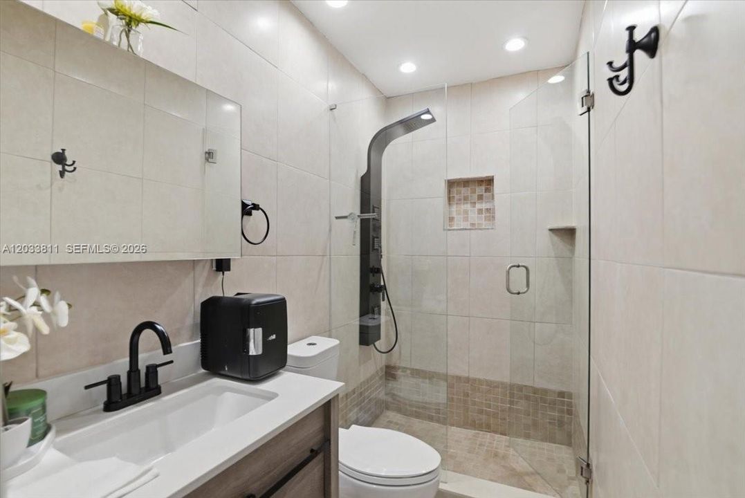 For Rent: $2,800 (2 beds, 2 baths, 1205 Square Feet)